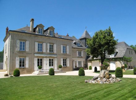 COUNTRY HOUSE TRANSACTION VOLUMES REMAIN STEADY