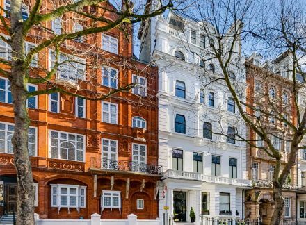 BUILDING SURGE PUSHES MARYLEBONE TO TOP OF EXPAT LIST