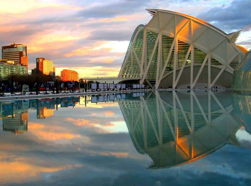 THE-MUSIC-PLAYS-ON-IN-VALENCIA-WITH-THE-VIVERS-CONCERT-SEASON