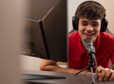 Teaching the Arts at Online School: How it Works