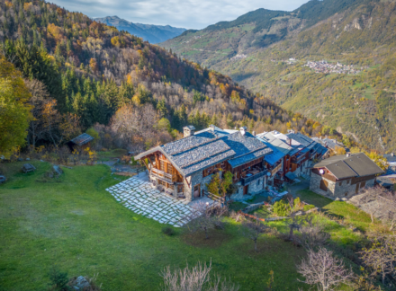 Property Of The Week – Double chalet near the French Alps