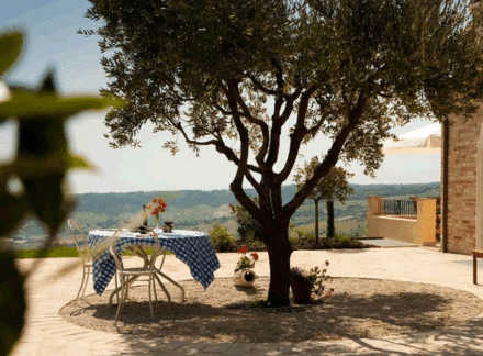 La Dolce Vita Beckons Overseas Buyers