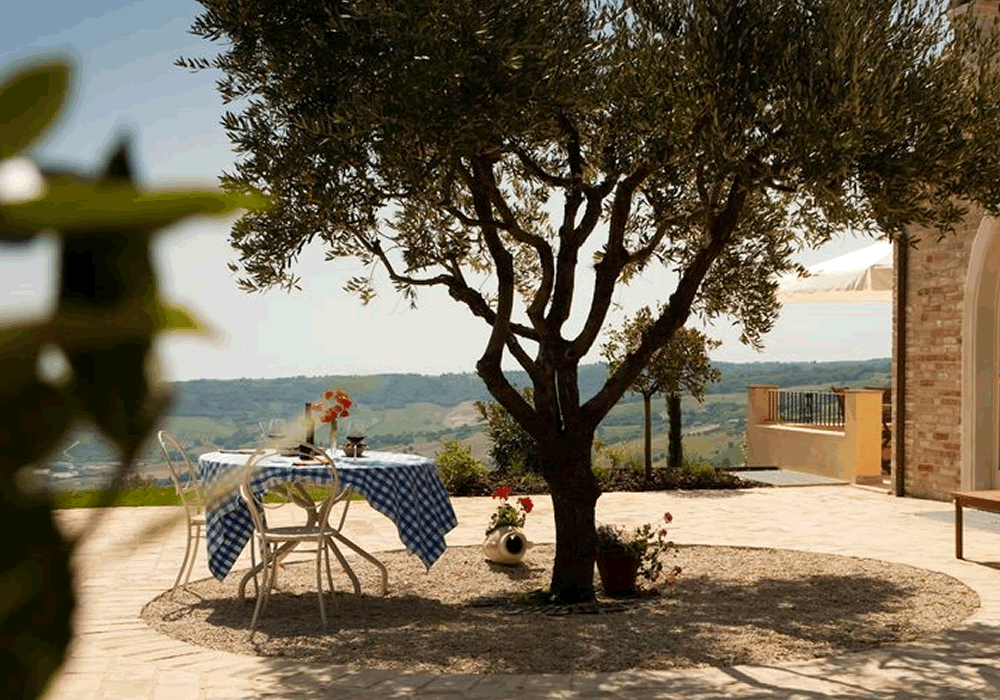 La Dolce Vita Beckons Overseas Buyers Italy