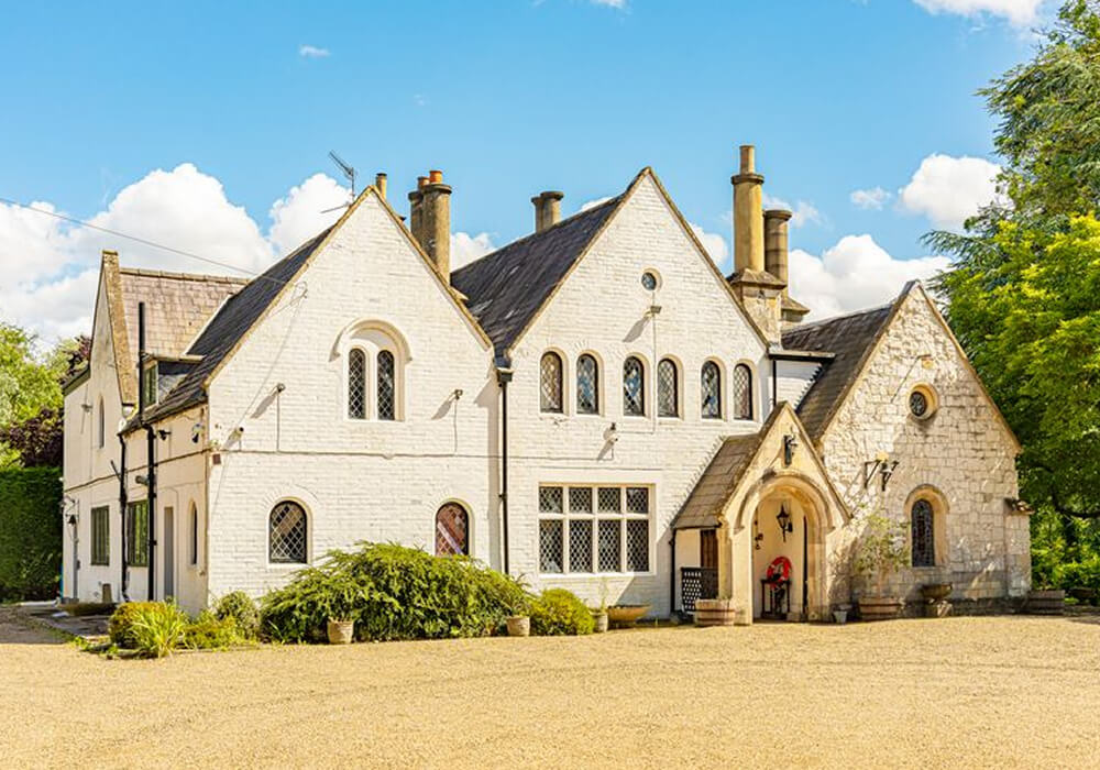 Historic Thames-Side Estate For Sale