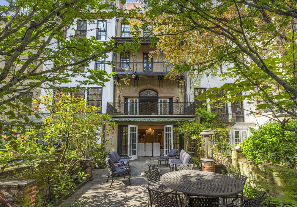 New York Hollywood Property Auction