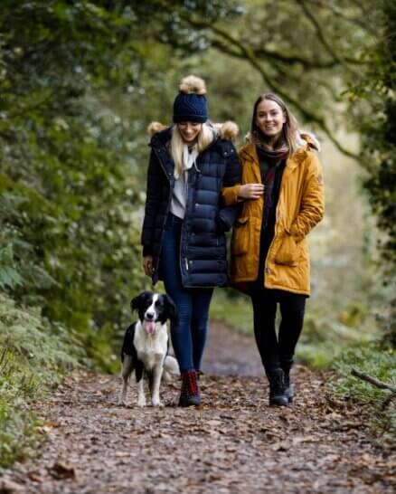 Girls in wood 300 dpi