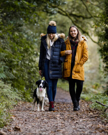 Girls in wood 300 dpi