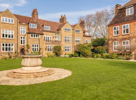 £12.5m Design-Led Chelsea Pad & Art Collection For Sale