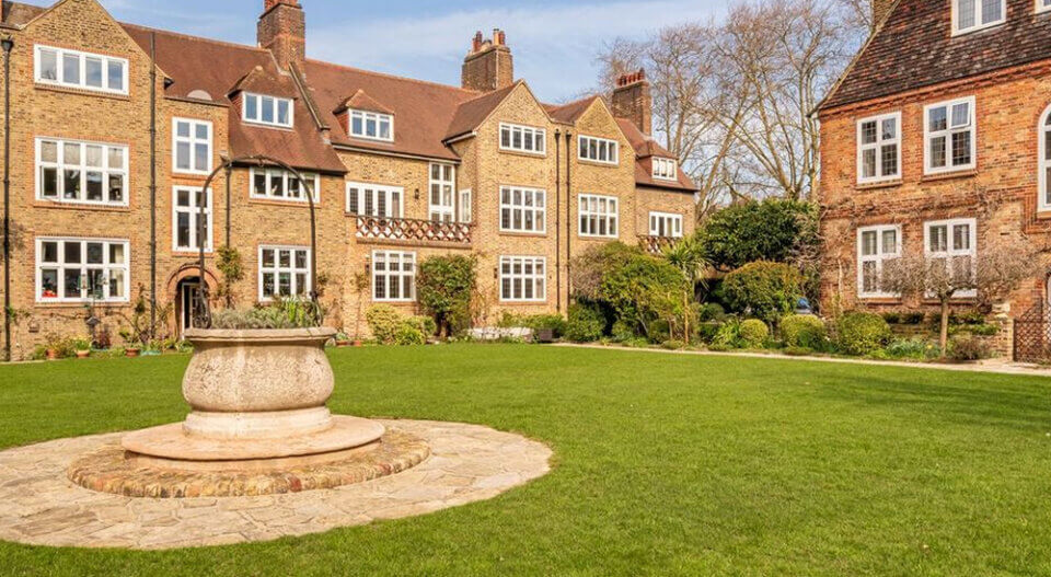 £12.5m Design-Led Chelsea Pad & Art Collection For Sale 1