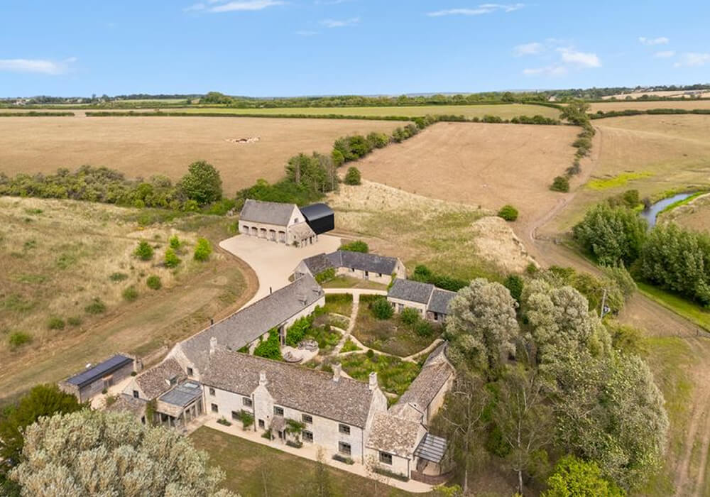Landmark Estate In The Heart Of The Cotswolds