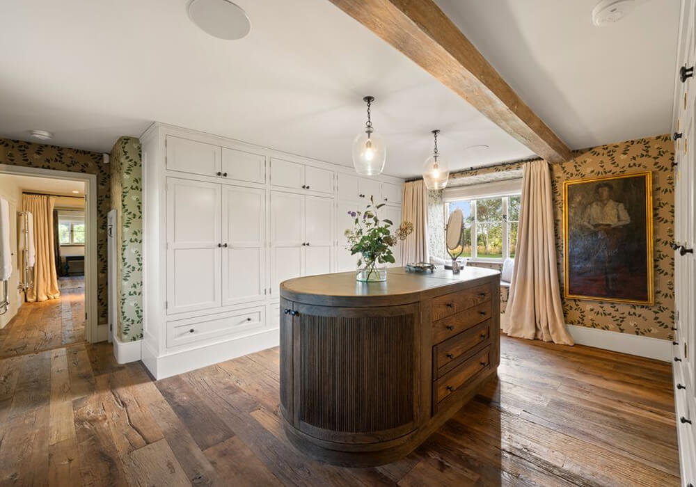 Landmark Estate In The Heart Of The Cotswolds