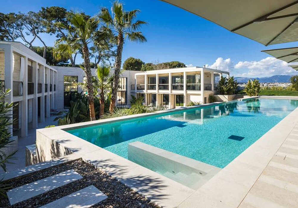 Luxury Pools