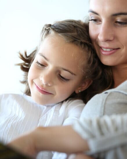 01-mother-and-daughter S