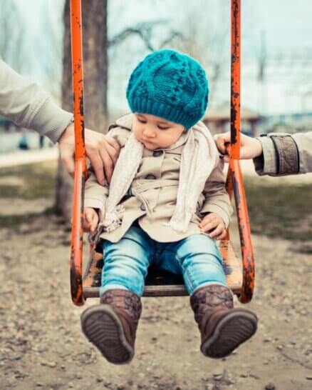 04-child-on-swing S